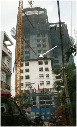 TP.HCM: 3 công nhân rơi từ tầng 7 công trình đang xây