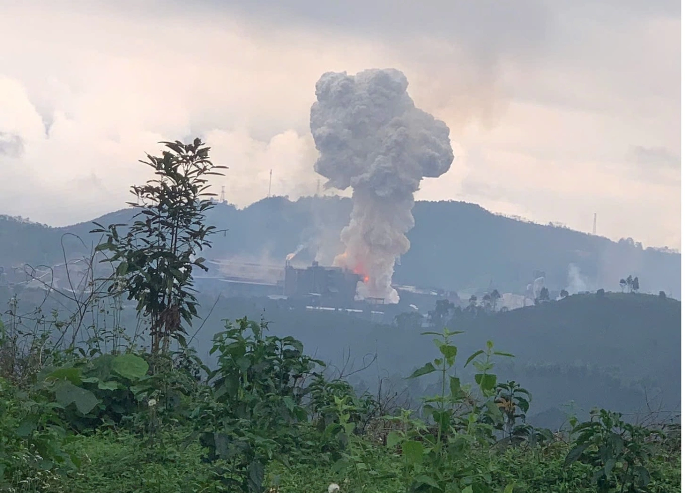 Nổ lớn ở khu công nghiệp Tằng Loỏng